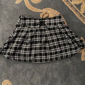 Black & white plaid pleated mini skirt